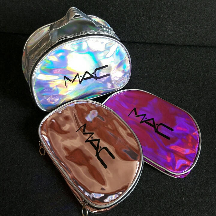 

Галограмная косметичка M.A.C