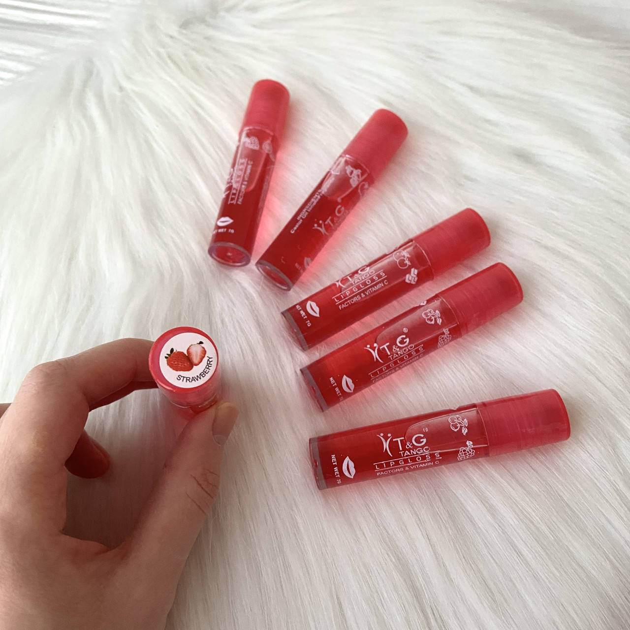 

Блеск для губ с запахом клубники