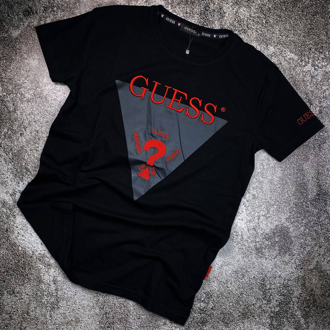 

Мужская брендовая футболка GUESS черного цвета