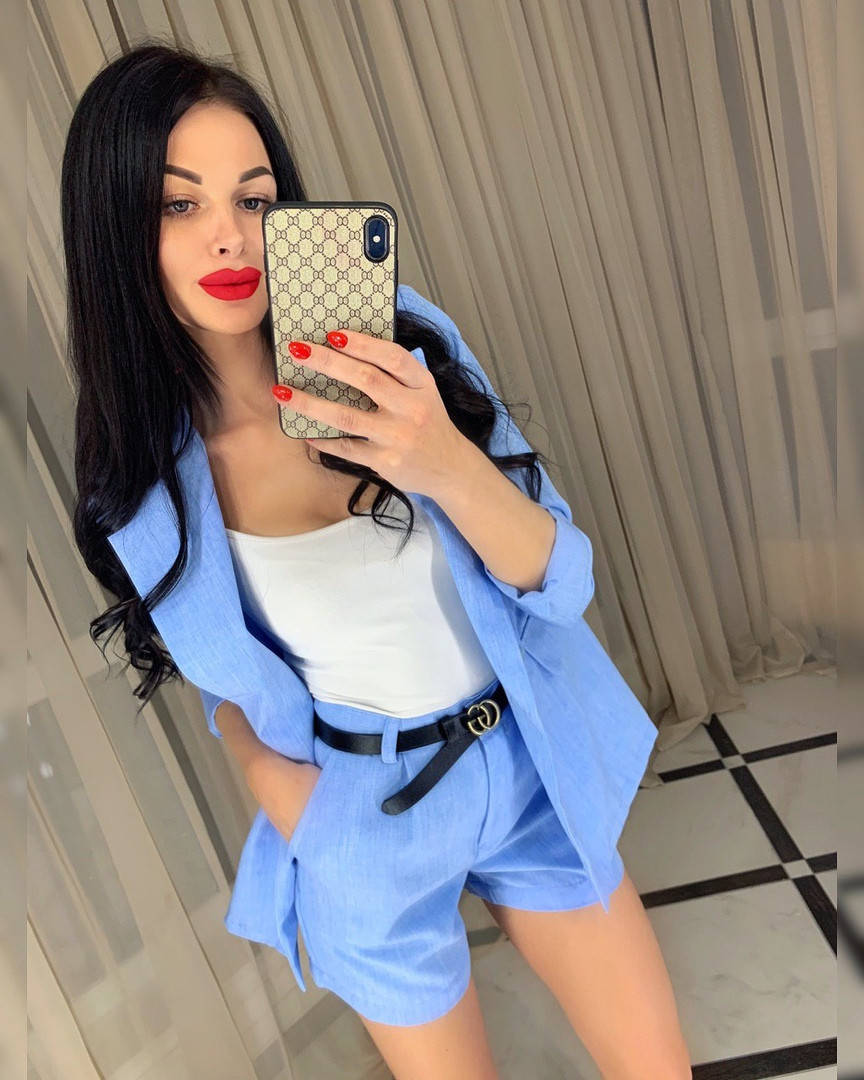 

Костюм женский пиджак и шорты