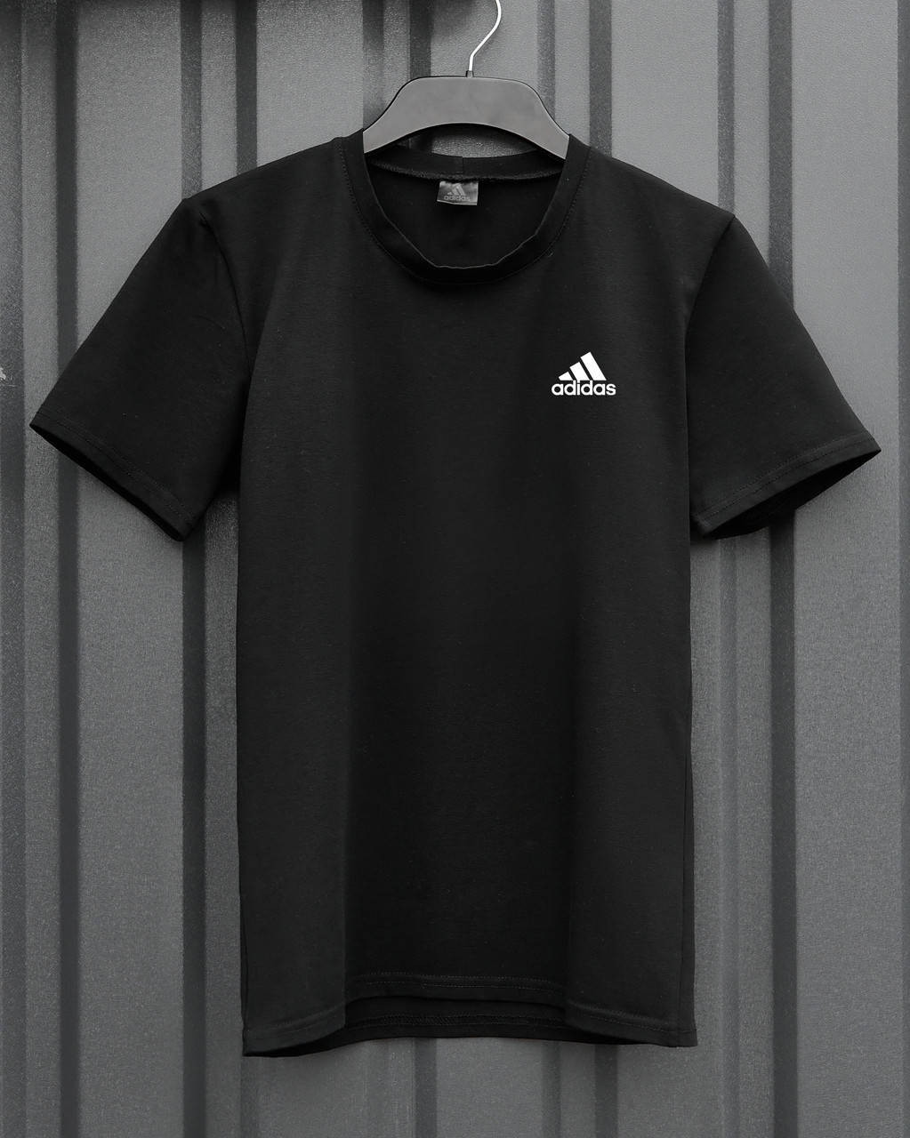 

Мужская базовая футболка Adidas черного цвета футболка адидас