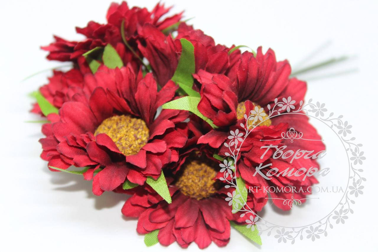 

Букетик бордовых маргариток. Диаметр цветка 4,5 см. В наборе есть 6 цветов, Бордовый