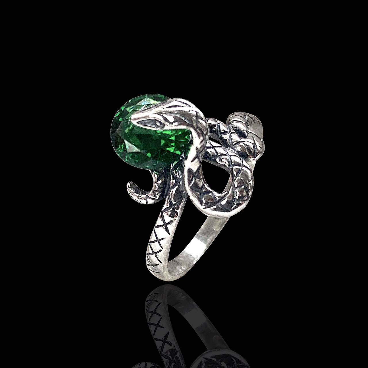 

Серебряное кольцо Змея