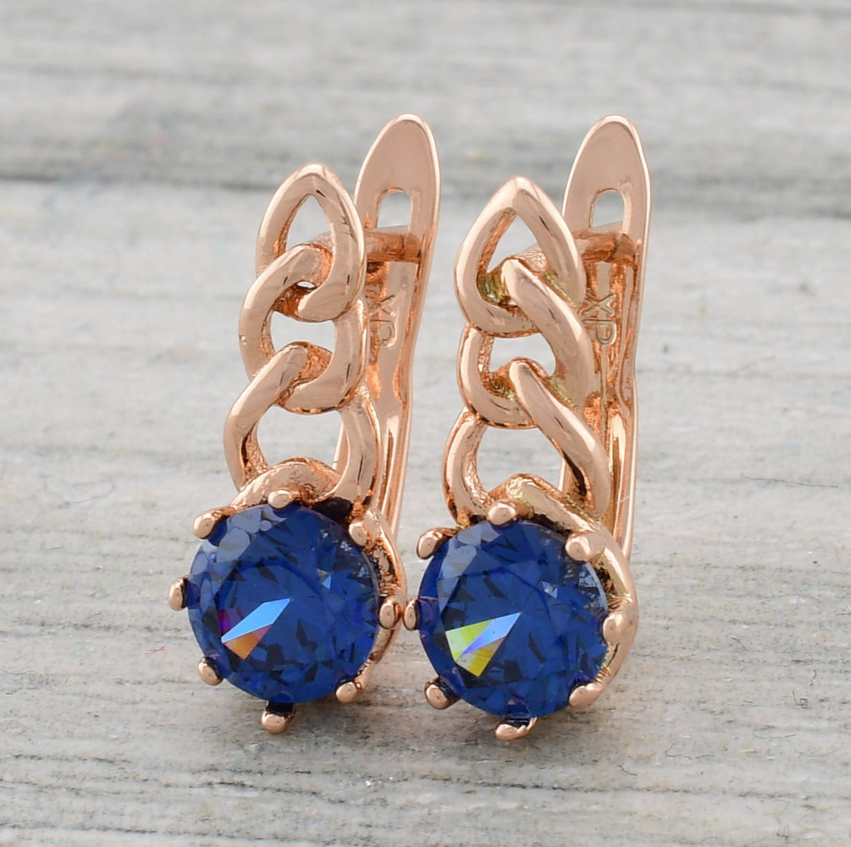 

Серьги Xuping Датская королева 24115 размер 16х7 мм синие фианиты вес 2.8 г позолота РО