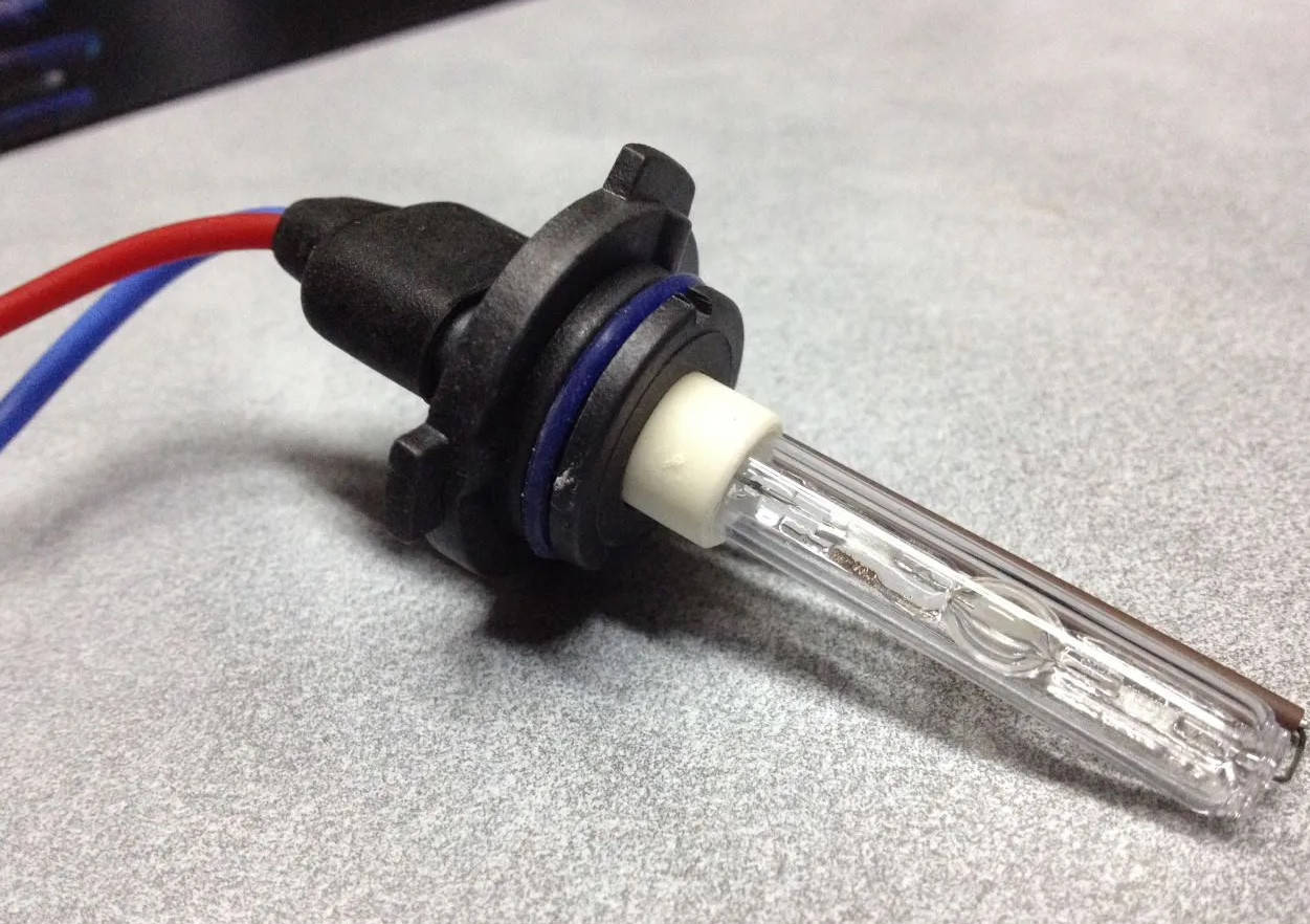 

Ксеноновая лампа Galaxy H27 6000K h1 h3 h11 h4 h7 h9 hb4 hb3 h15 h16 hir2