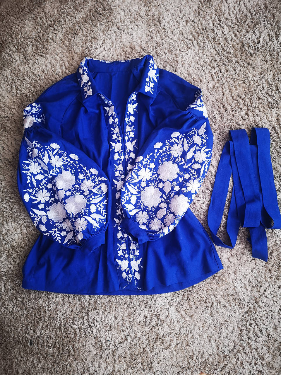 

Вышиванка из льна "Гладь в цветах", Белый