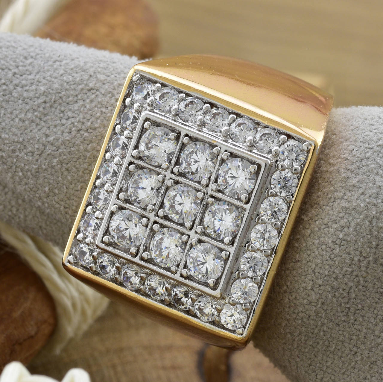 

Печатка Xuping с родированием 14486 ширина 18 мм белые фианиты позолота 18К размер 22