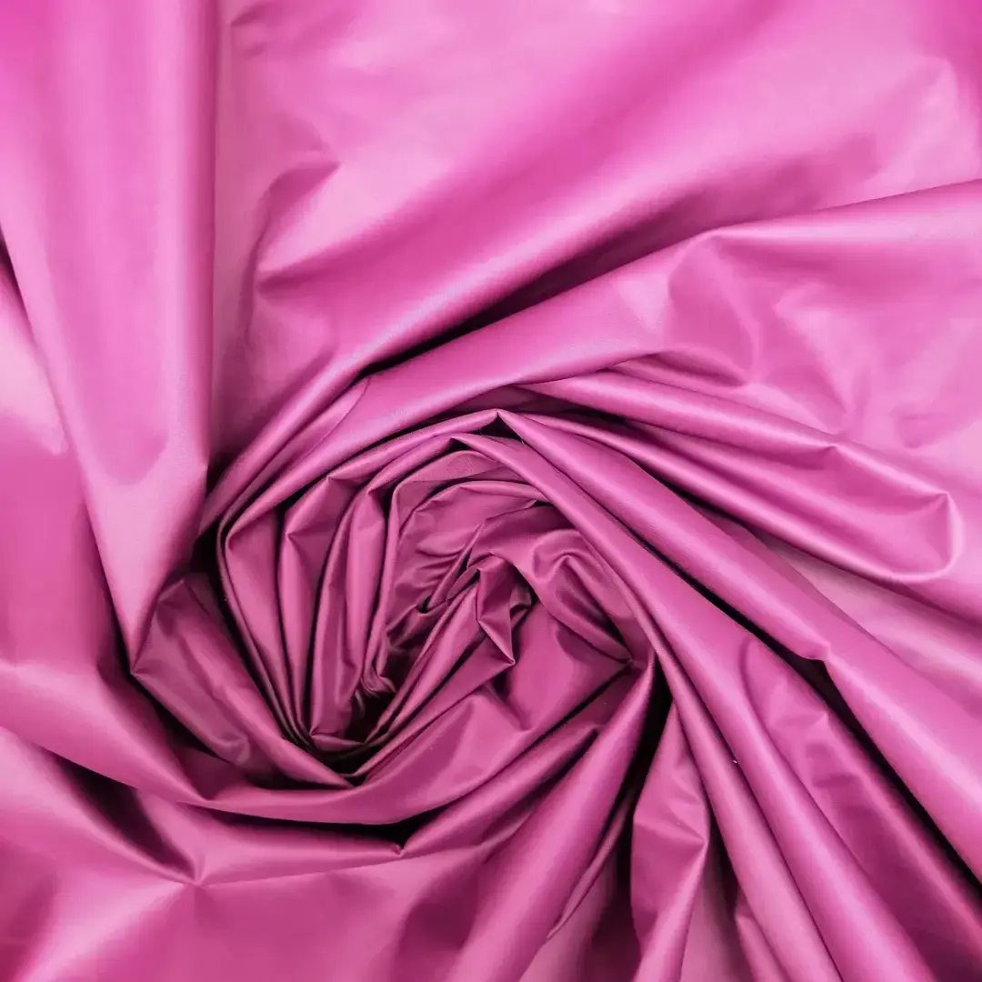 

Ткань плащевая, тонкая. D 47 Малиновый