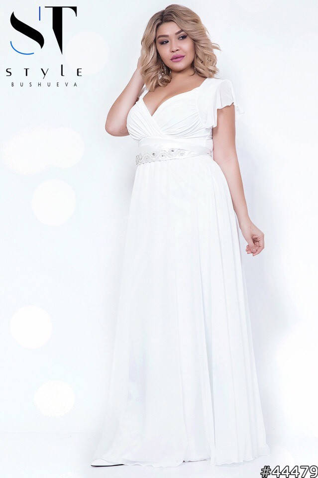 

Красивое белое платье большого размера