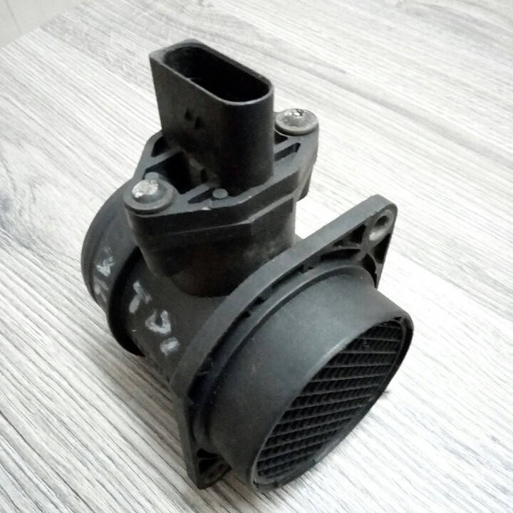 

Расходомер Skoda Fabia Octavia VW Polo Sharan Golf Audi A3 A4 Seat Alhambra Leon 0280217121 06A906461