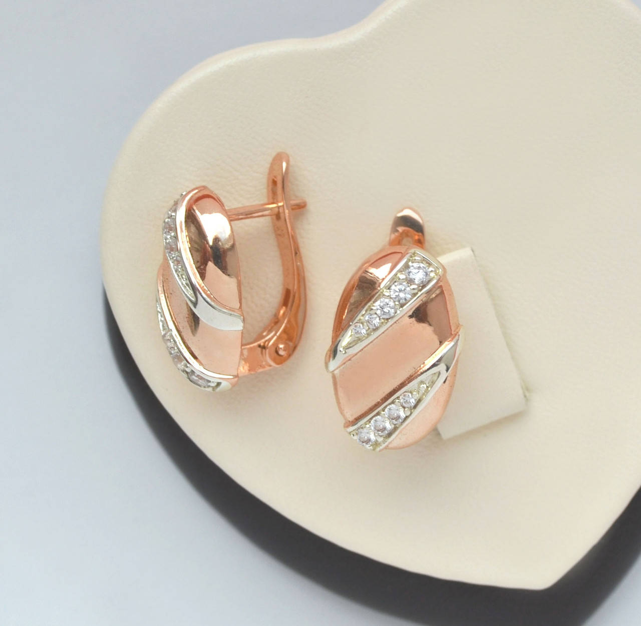 

Серьги позолота 18к. с белыми кристаллами.