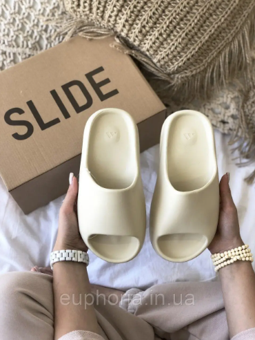 

Тапки женские Adidas Yeezy Slide Bone, бежевые