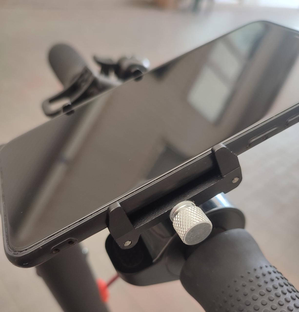 

Держатель для телефона на руль велосипеда электросамоката