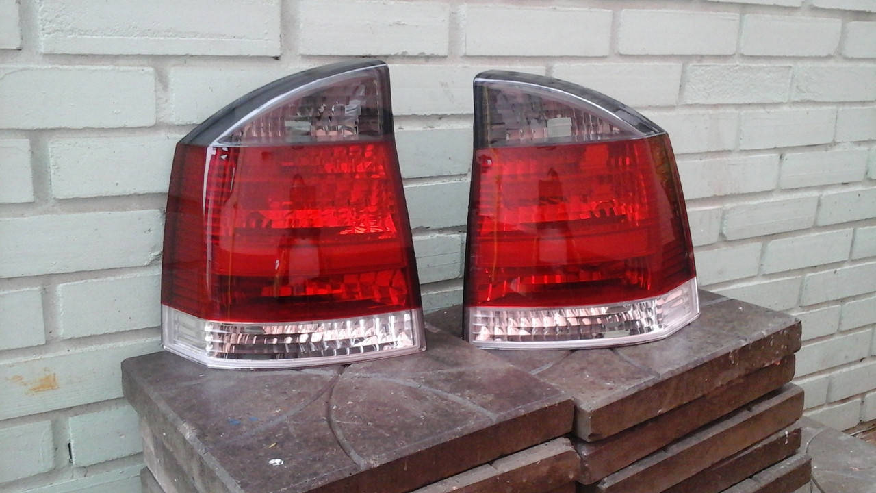 

Задний фонарь левый Opel Vectra C, (Опель Вектра) 2002-2009 дымчато-красный