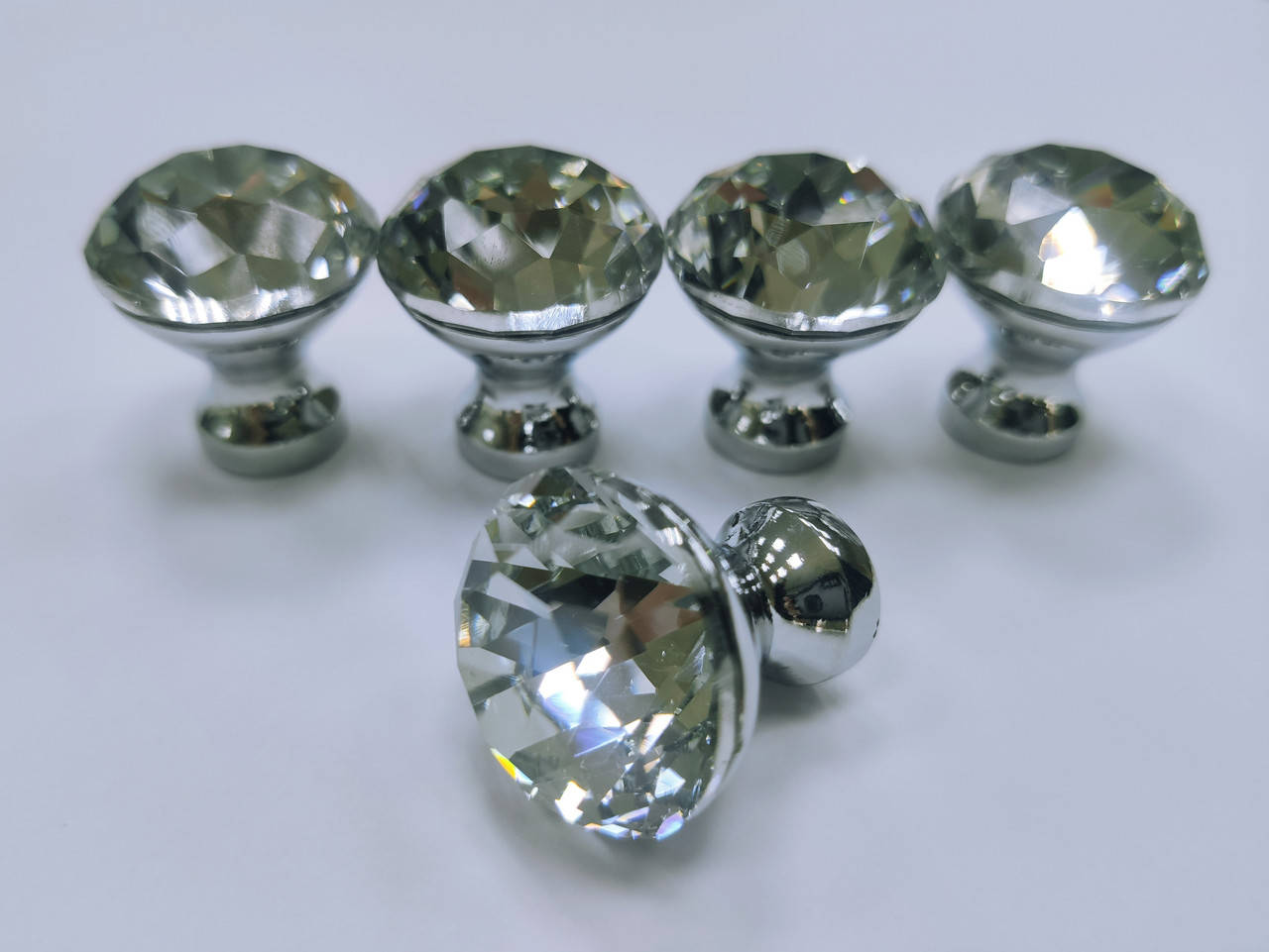 

Ручка со стразом мебельная