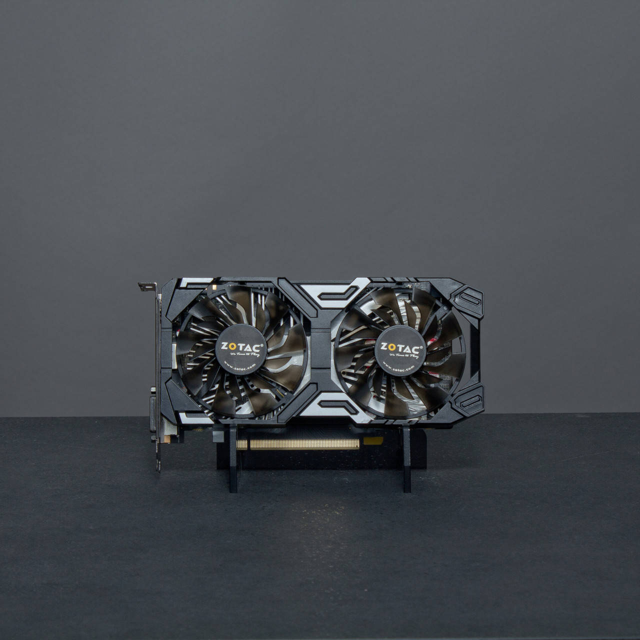 

Видеокарта GTX 950 2GB Zotac (ZOTC-GTX950-2GD5) Б/У