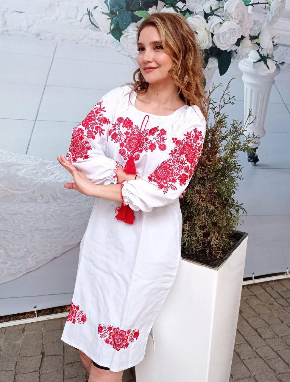 

Женское платье с вышивкой, 48-52 р-р, Разные цвета