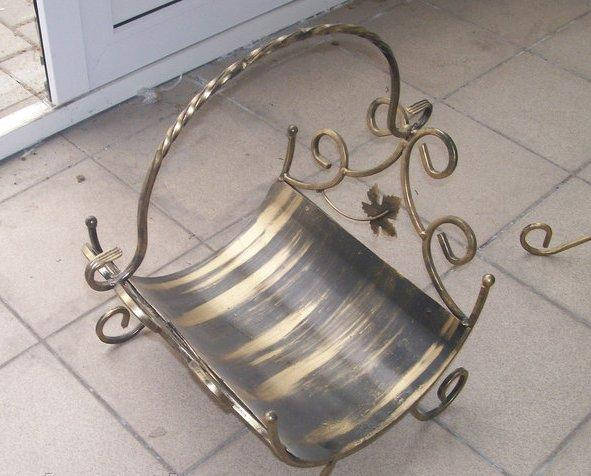 

Дровница для камина кованая средняя