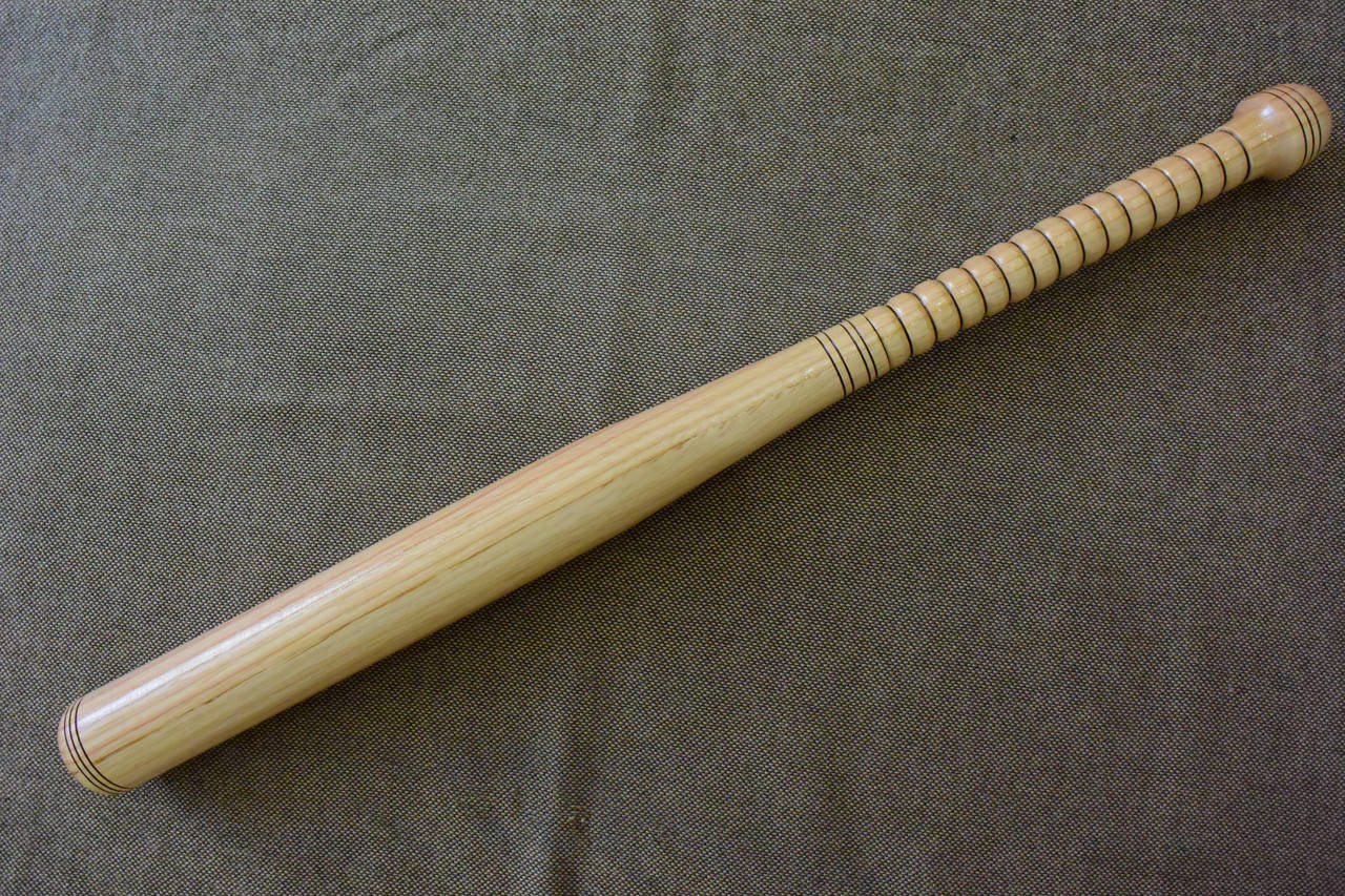 

Бейсбольная бита деревянная с рельефной ручкой 80см