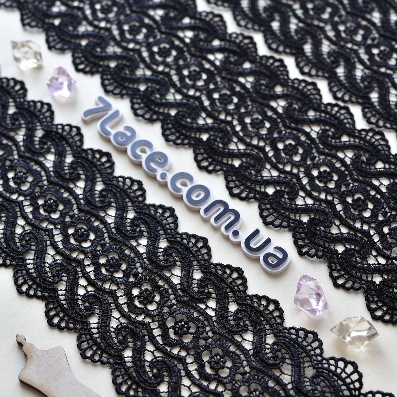 

Кружево макраме (гипюр) / цвет черный / ширина 9 см / заказ от 1 м