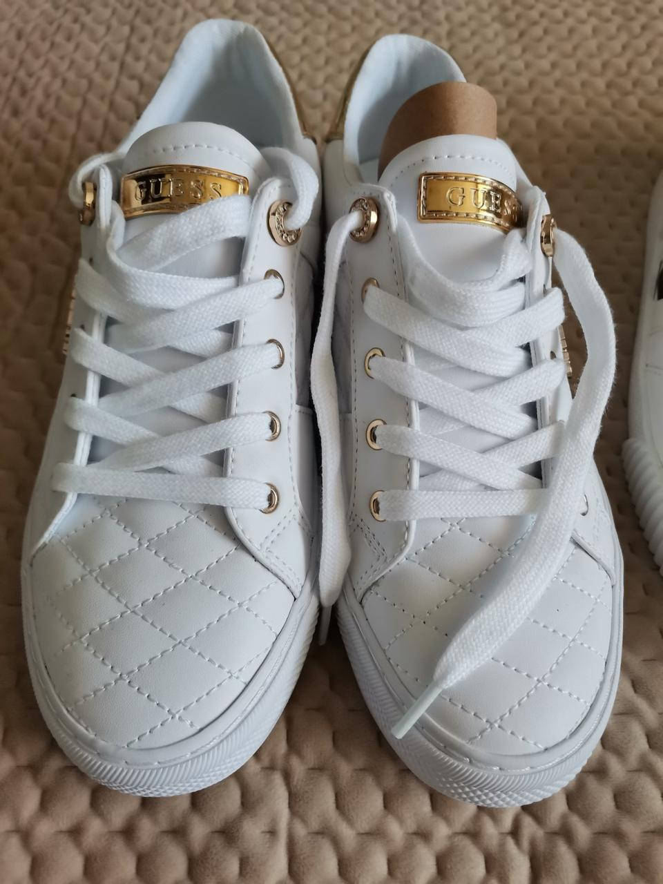 

Белые женские кеды Guess Loven 9, 9.5 us (39 -40 размер)