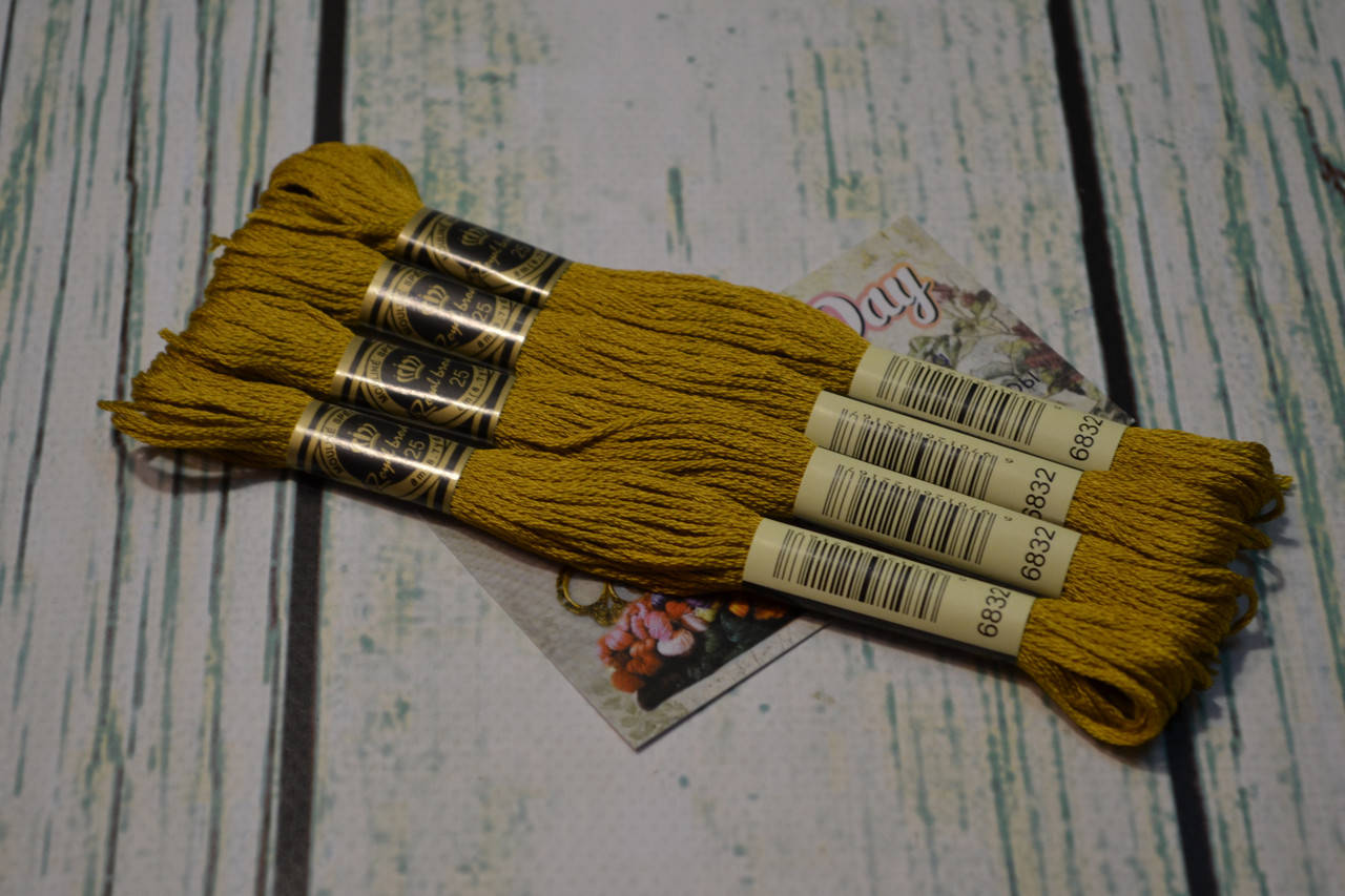 

Мулине Royal Broderie, цвет №832