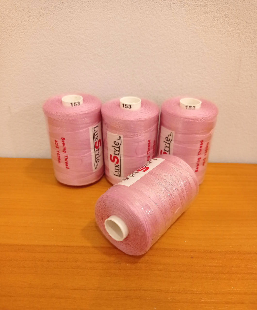 

Нитки швейные LuxStyle 40/2-1000м (100% полиэстeр) №_153, Разные цвета