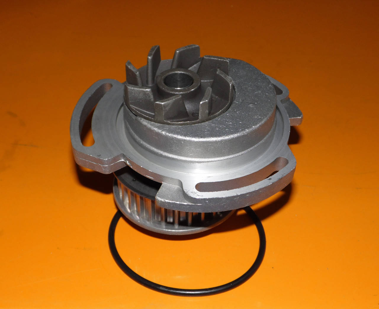 

Водяная помпа Гольф2 1.3 Джетта Гольф3 1.4 1.6 30 зубов Венто Кадди 2 Сеат кордоба Ибица Инка Europump 6545533