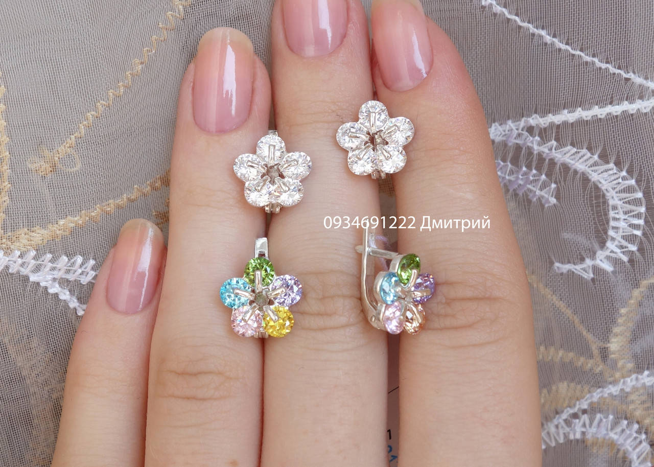 

Серебряные серьги с фианитами Цветочки