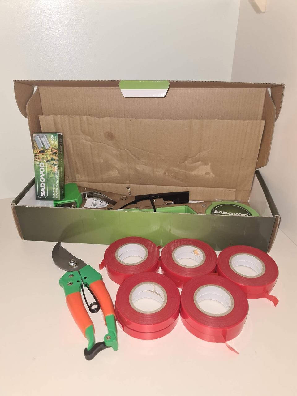 

СУПЕР НАБОР для повязки и обрезки растений SADOVOD: степлер, лента 10 шт + 10000 скоб + секатор в подарок