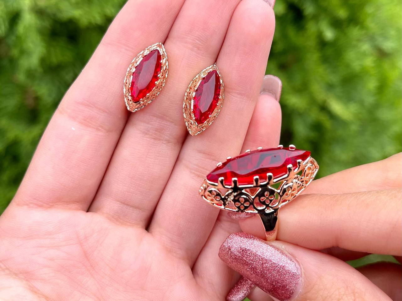 

Комплект с красными цирконами маркиза покрытие золотом 18к. серьги и кольцо размер 17.18.19.20.21.22.