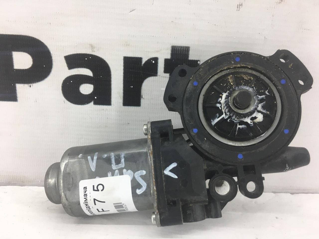 

Моторчик стеклоподъемника перед лево HYUNDAI SANTA FE CM 2006-2009 824502B000