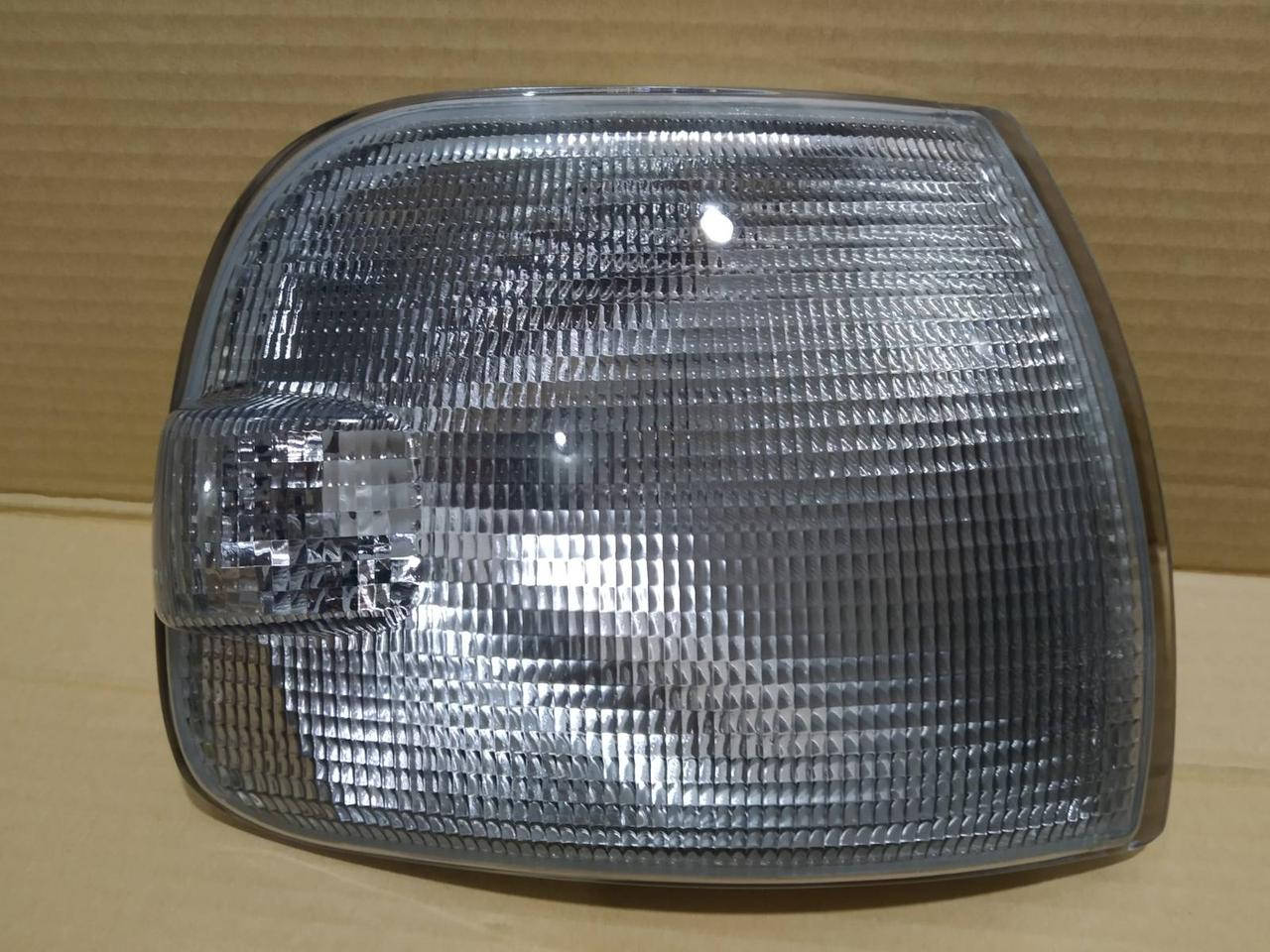 

Правый указатель поворота Вольксваген T4 белый без патрона / VOLKSWAGEN Transporter T4 (1991-2003) Код: FP