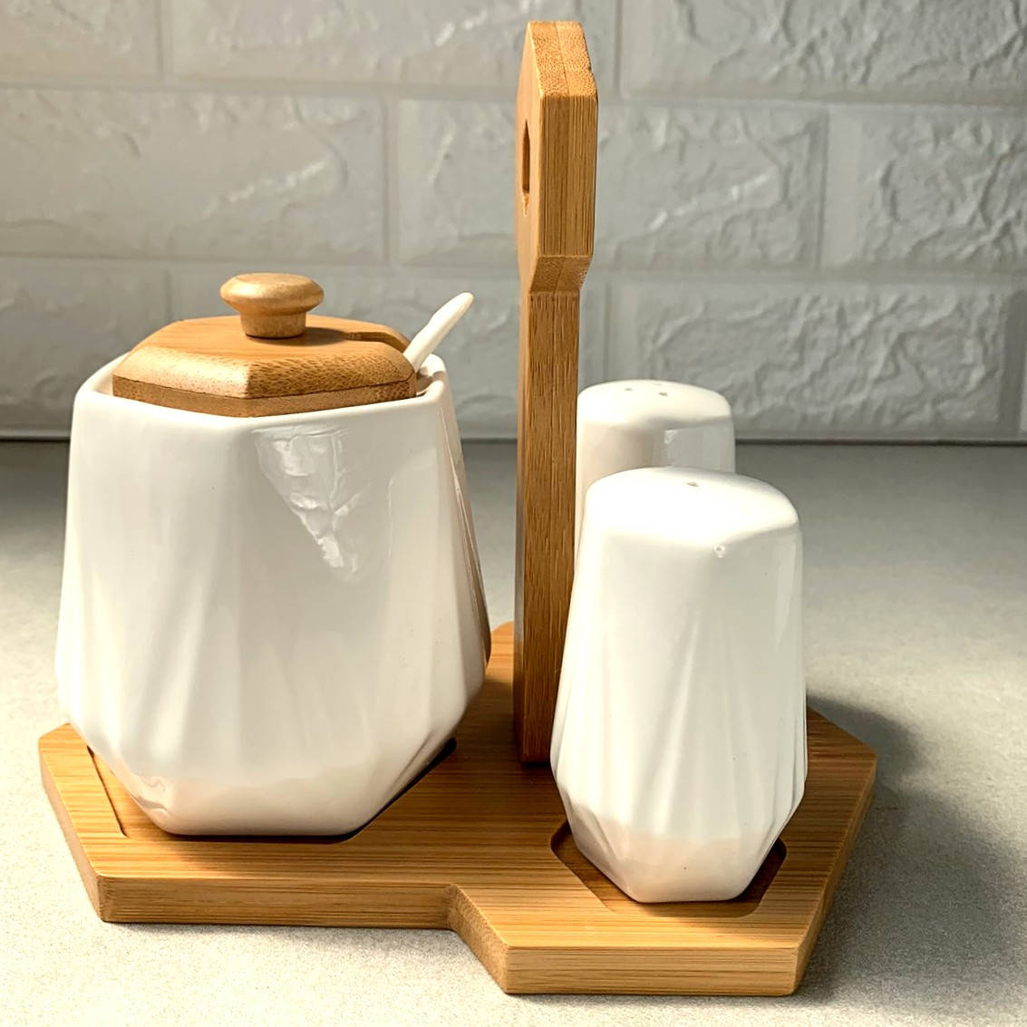 

Набор белых спецовниц с банкой 5 предметов на бамбуковой подставке Bona, Белый