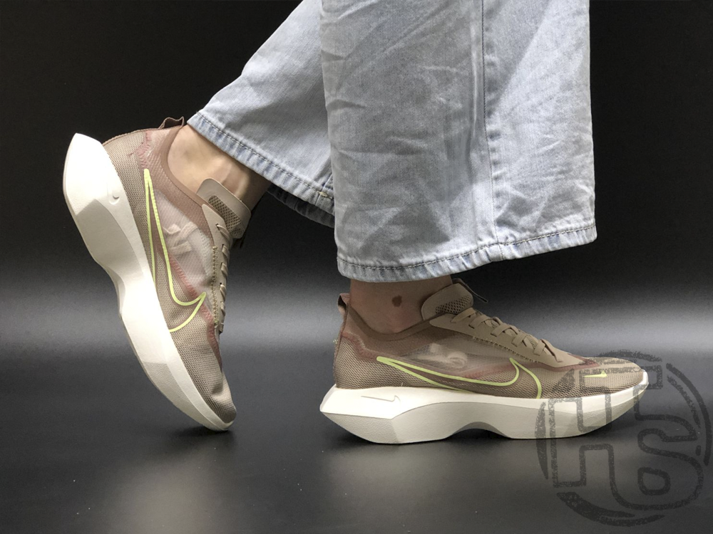 

Женские кроссовки Nike Vista Lite Fossil Stone/Desert Dust-Volt CI0905-200 39, Белый