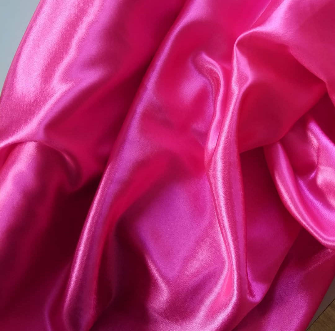 

Тканина креп сатин різного кольору. Для пошиву одягу. Ширина 150см. Можна використовувати для декору. Розовий малиновий