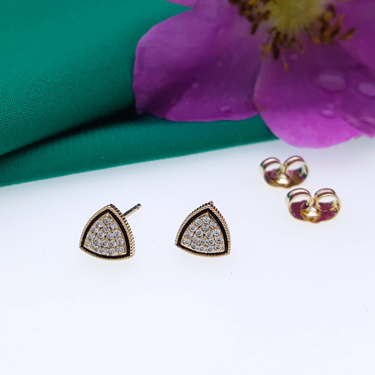 

Серьги гвоздики, "Треугольник" вставка цирконий, медсталь Xuping, 18К