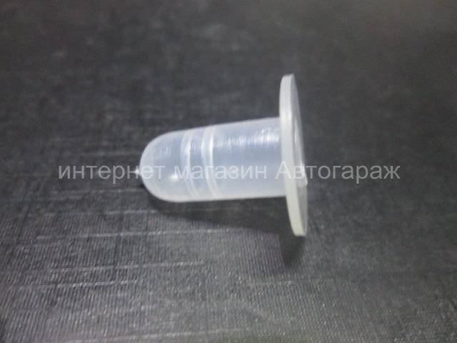 

Клипса крепления уплотнителей (белая) на Рено Трафик 01-> — Romix - 7703074022