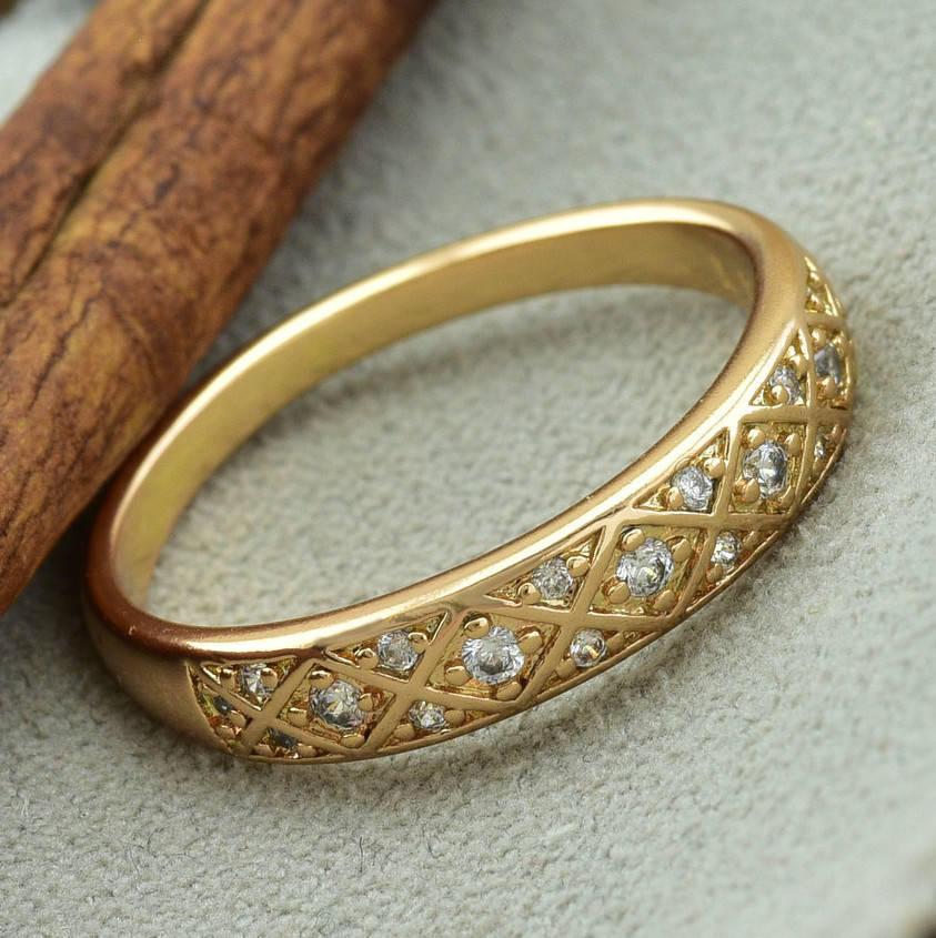 

Кольцо Xuping 15188 ширина 4 мм белые фианиты позолота 18К размер 17