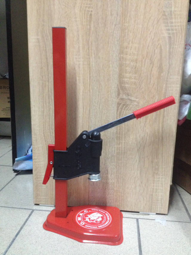 

Закупорщик настольный для пивных бутылок Ornella