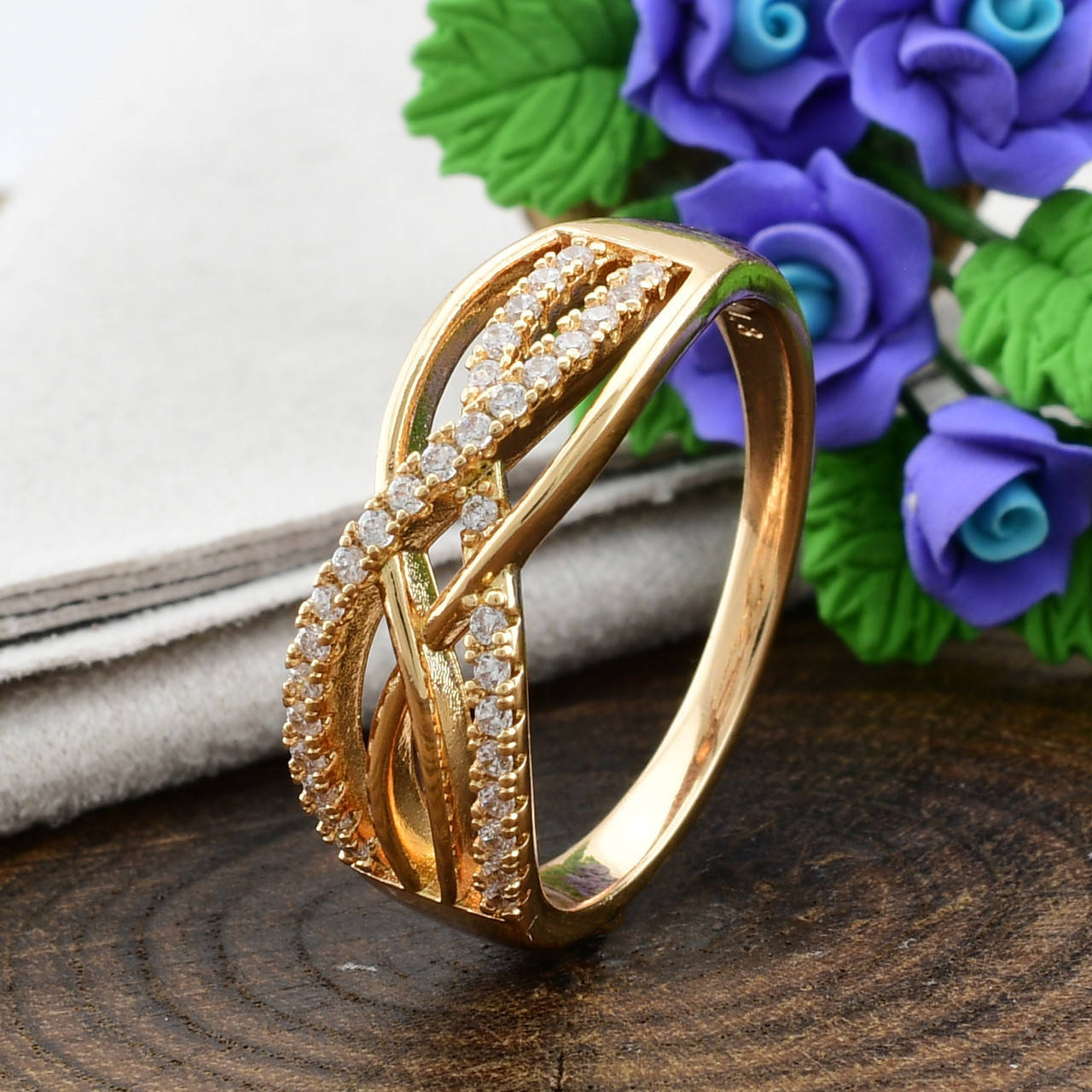 

Кольцо Xuping 14735 ширина 7 мм белые фианиты позолота 18К размер 18