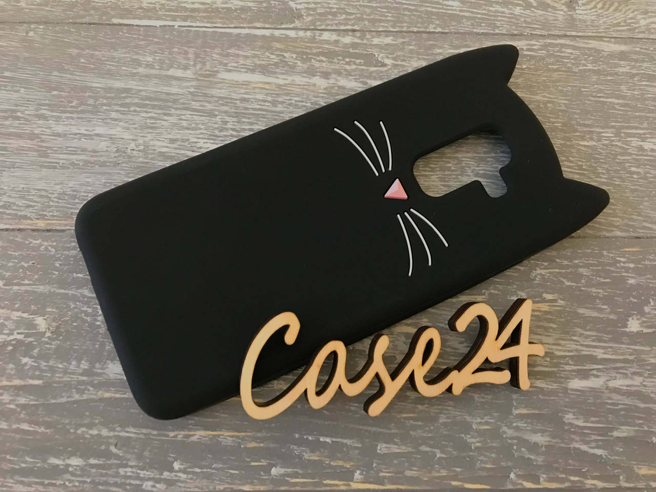 

Резиновый 3D чехол для Samsung Galaxy A6 Plus 2018 Усики (3 цвета) черный