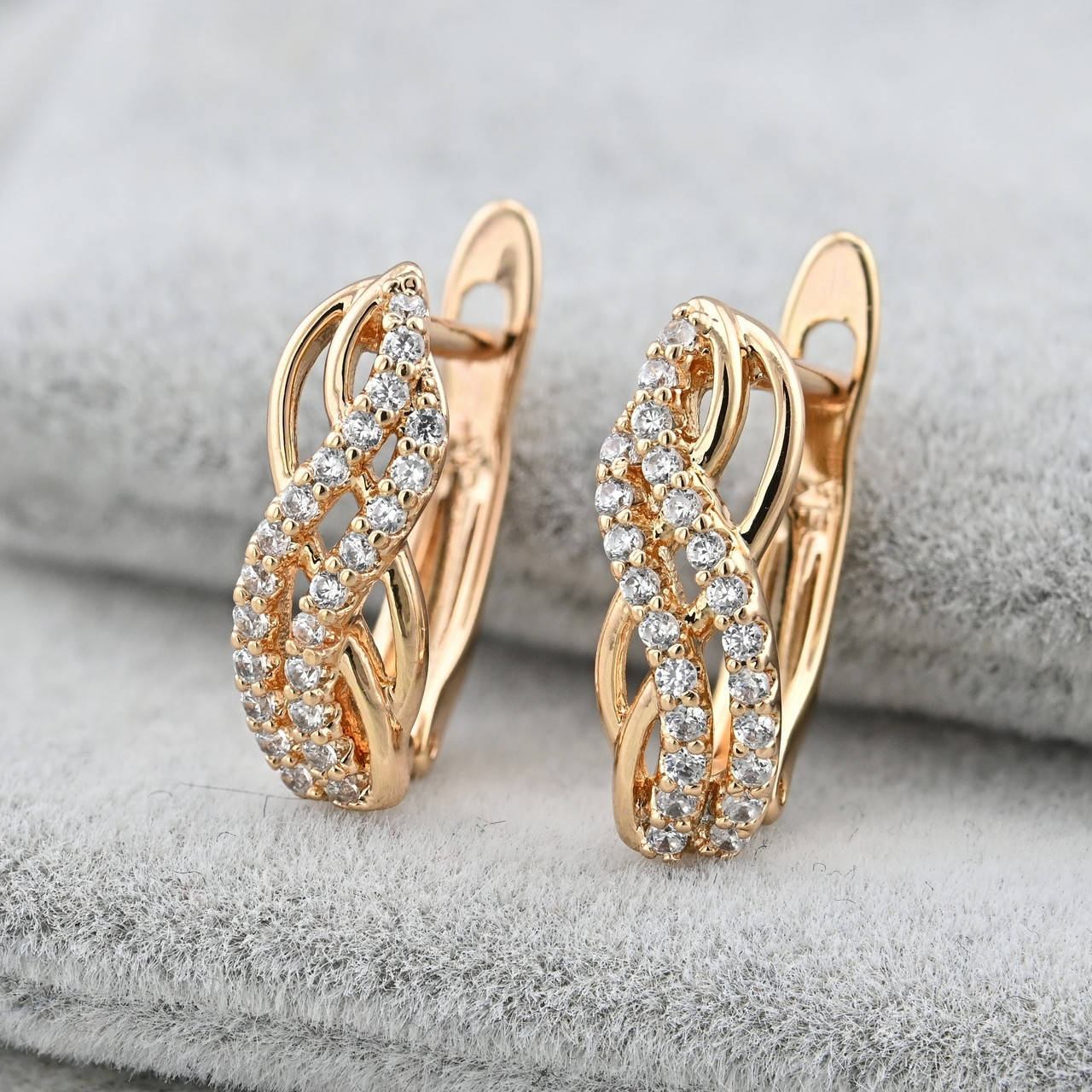 

Серьги Xuping 37369 размер 14х5 мм белые фианиты вес 1.7 г позолота 18К