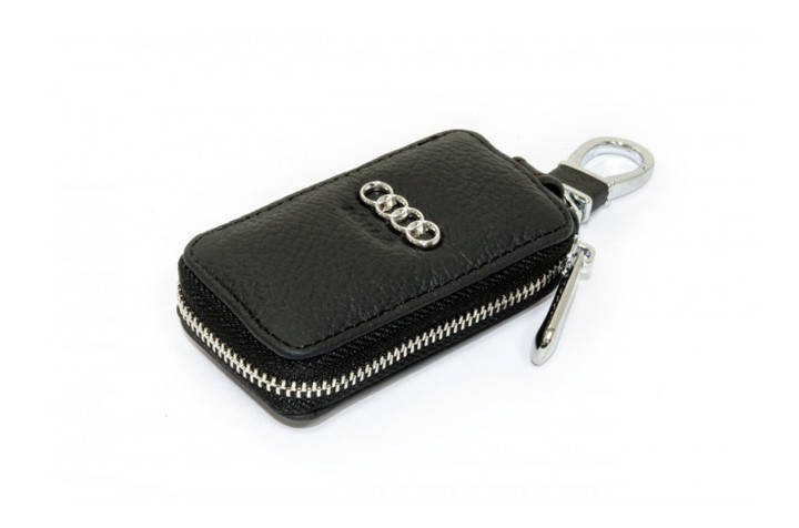 

ЧЕХОЛ ДЛЯ КЛЮЧЕЙ С КАРАБИНОМ AUDI КОЖА, Черный