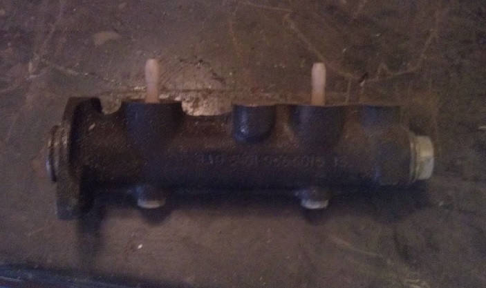 

Главный тормозной цилиндр ВАЗ 2101 2102 2103 2104 2105 2106 2107 ГТЦ бу