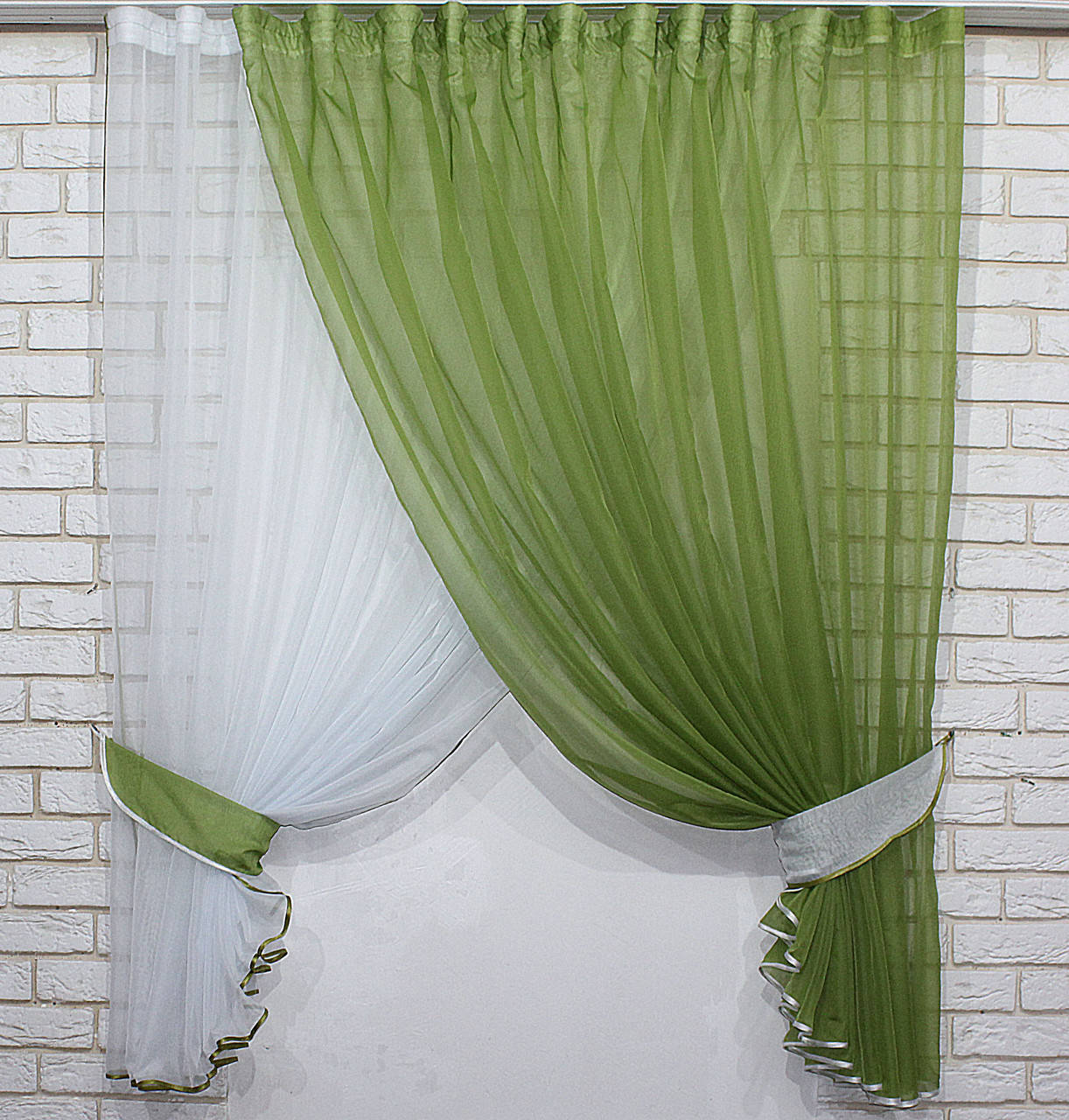 

Красивые короткие шторы для кухни. Готовый комплект из шифона. Цвет оливковый с белым, Светло-серый