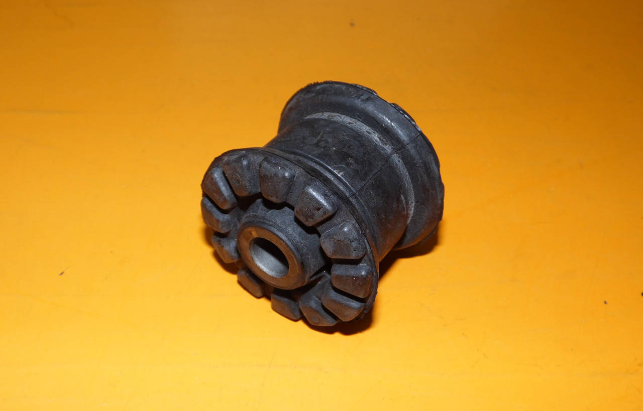 

Сайлентблок переднего рычага Пассат Б2 Ауди 80 б3 б4 90 б2 б3 Passat B2 Audi 80 b3 b4 90 b2 b3 RD.3445985410