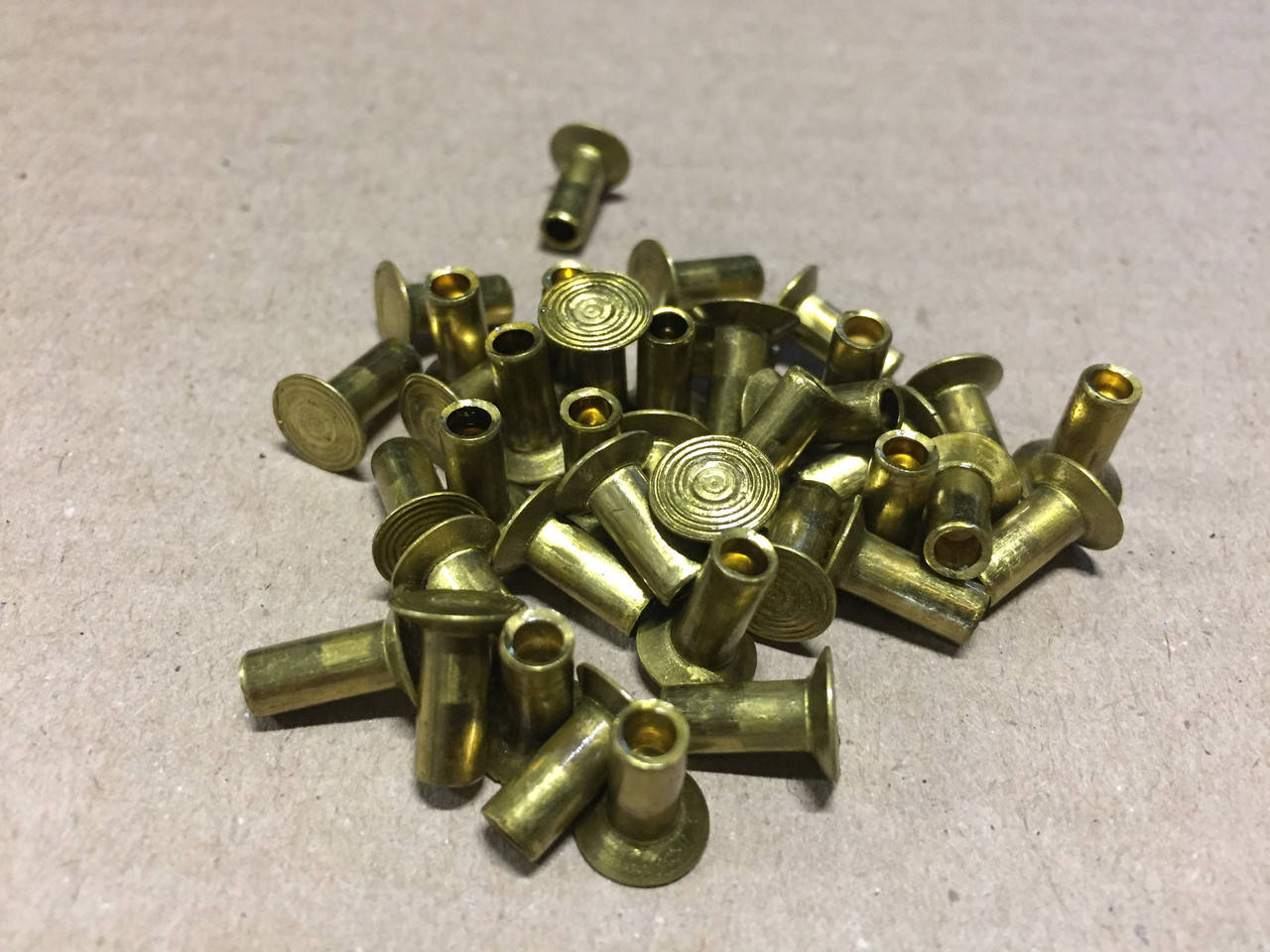 

Заклепка диска сцепления КАМАЗ,МАЗ,КРАЗ (4х9, к-кт 90 шт., ЛАТУНЬ) ( 255885)