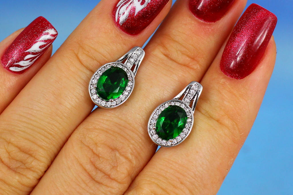 

Серьги Xuping Jewelry зеленый овальный камень в ободке из фианитов 1,6 см серебристые
