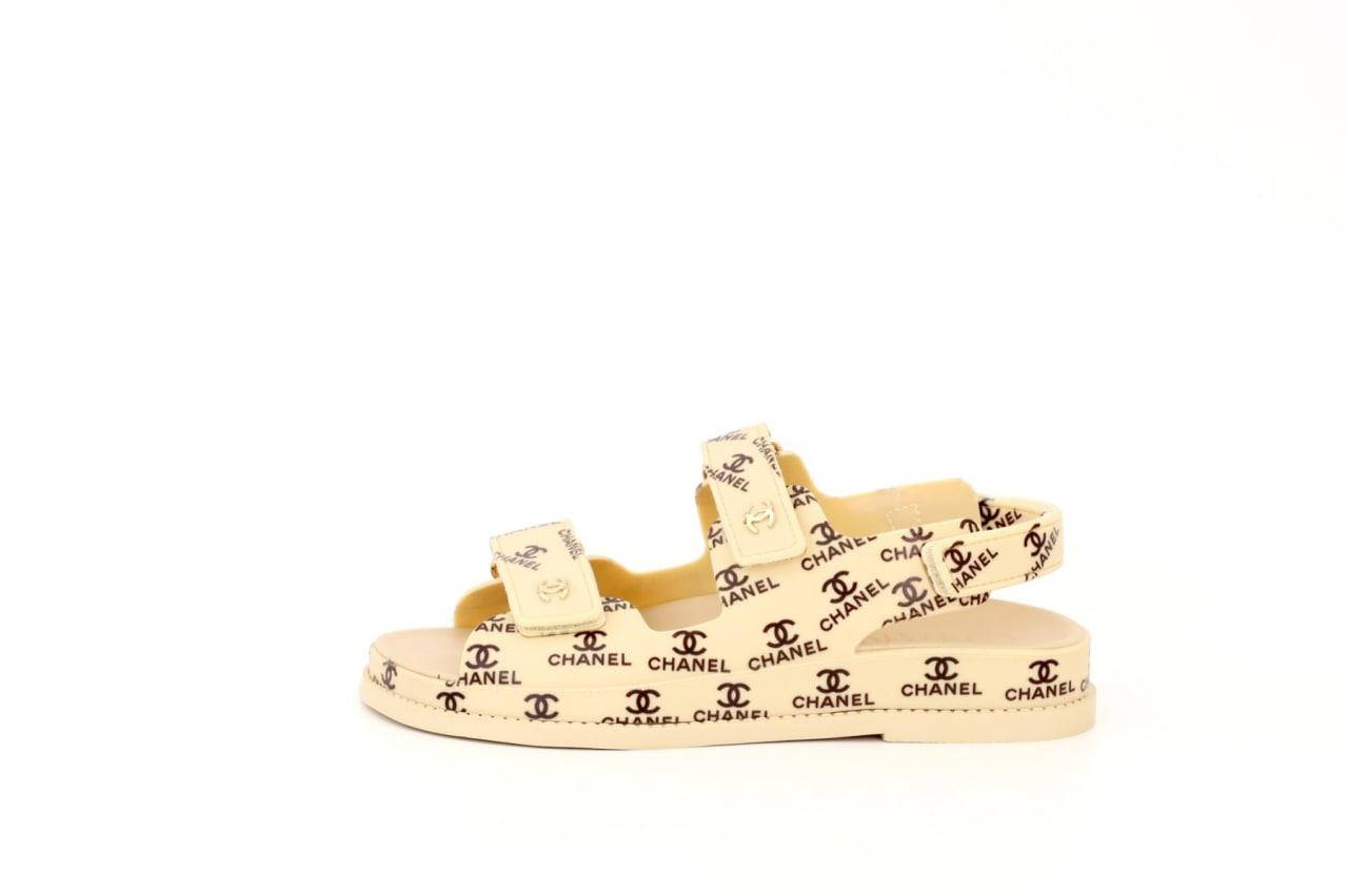 

Женские сандалии Chanel Dad Sandals Logo Beige (босоножки шанель, бежевые) маломерит на 1 размер